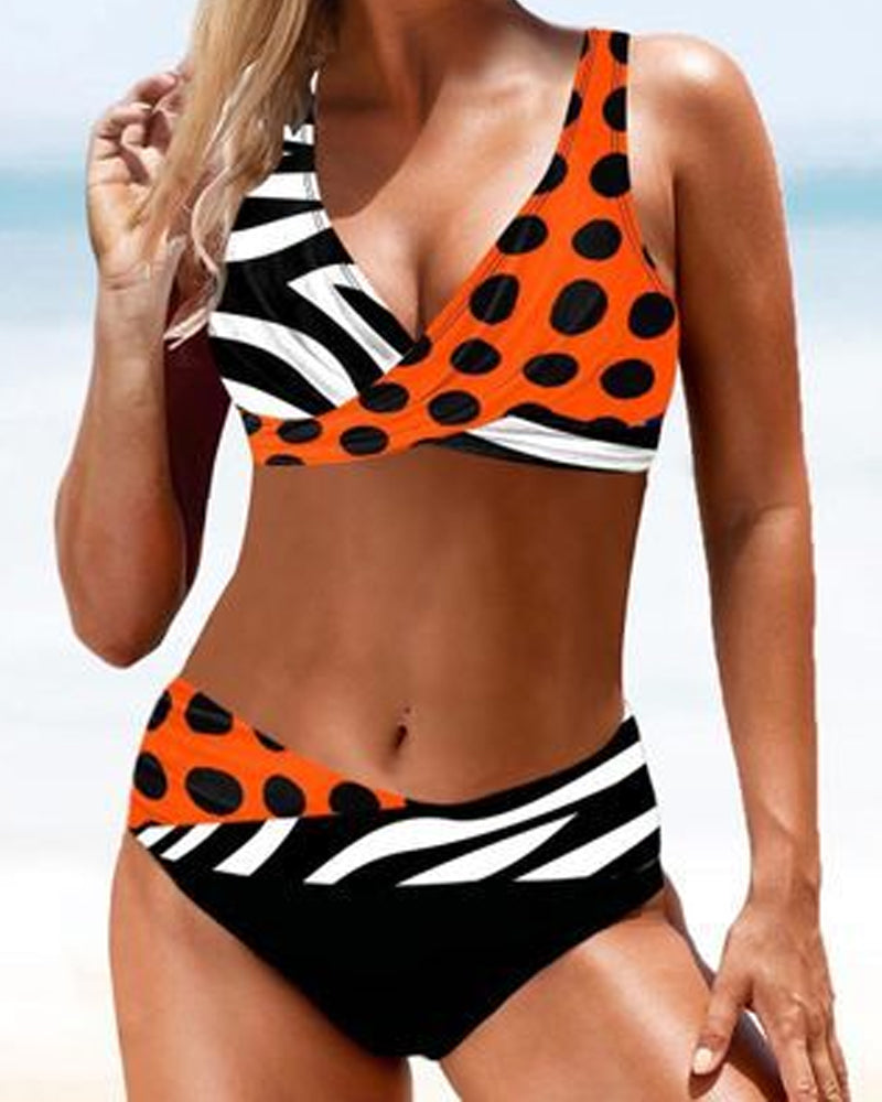 Eva – Bikini colorat și vesel