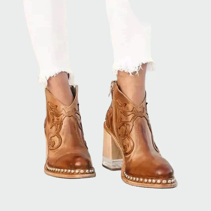 Stanislava - Botine din piele brodate
