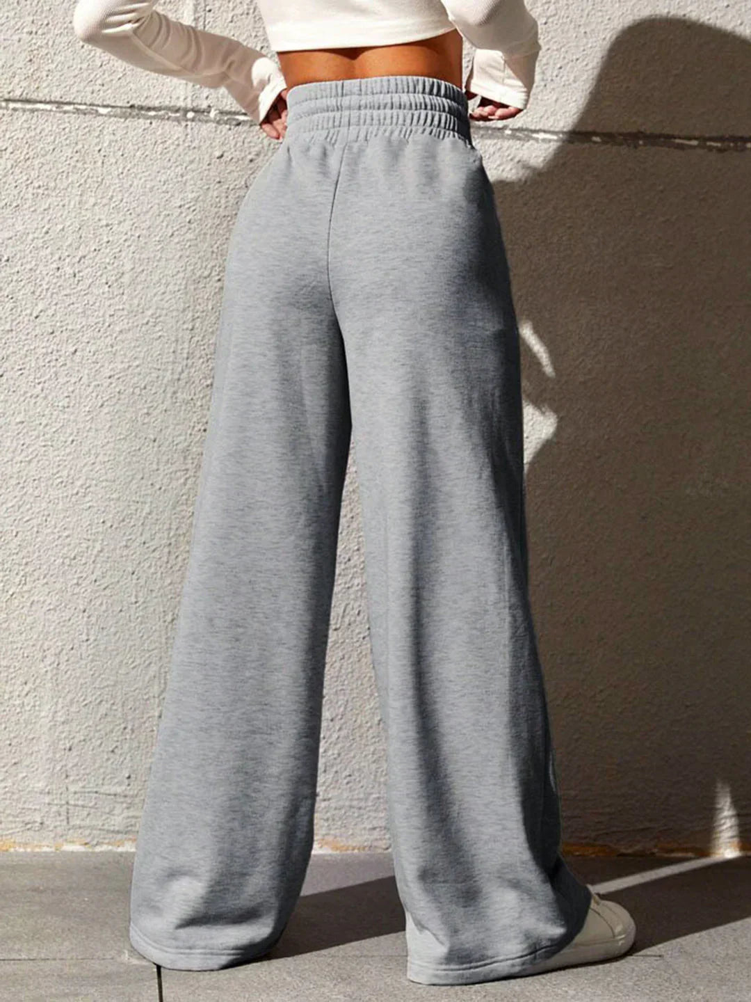 Pantaloni de trening largi, casual și eleganți pentru plimbări prin oraș