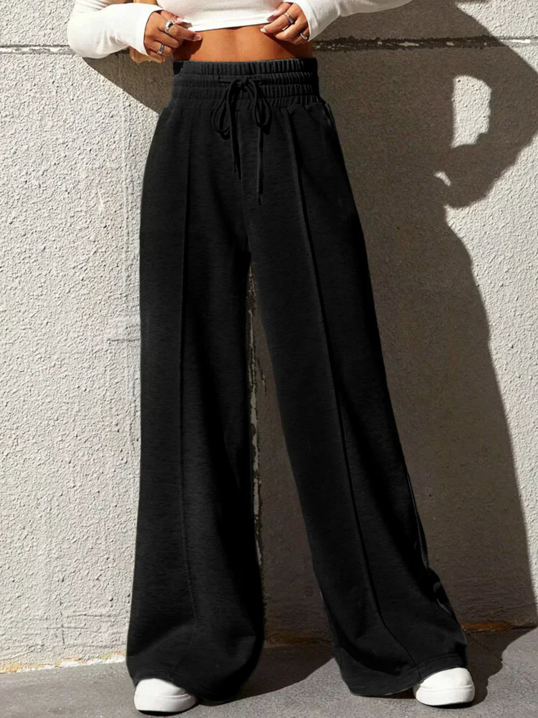 Pantaloni de trening largi, casual și eleganți pentru plimbări prin oraș