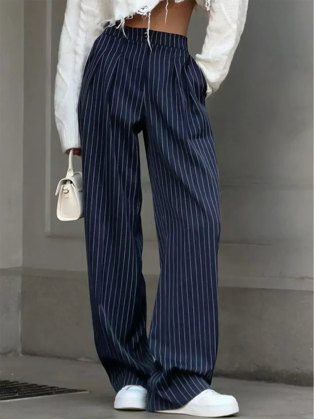 Pantaloni de birou cu pliuri și picior larg cu dungi
