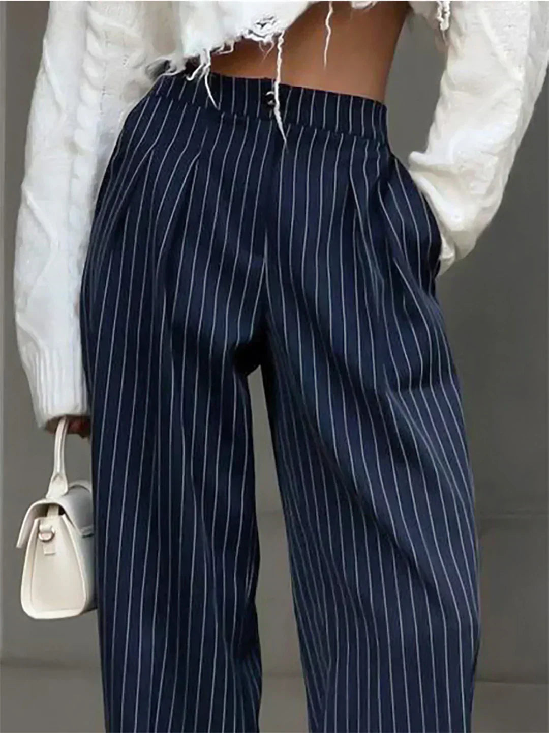 Pantaloni de birou cu pliuri și picior larg cu dungi