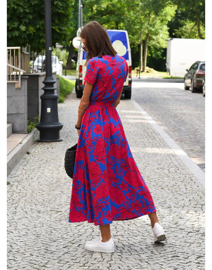 Julia - Rochie elegantă cu decolteu în V și croială care modelează silueta.
