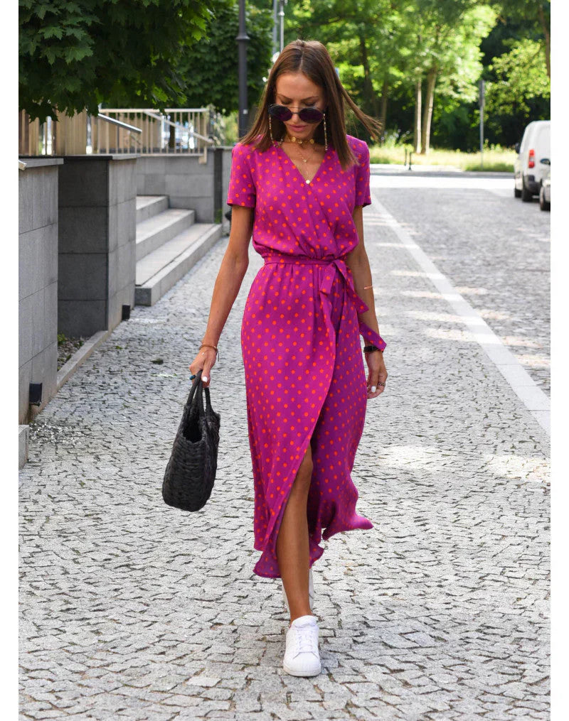 Julia - Rochie elegantă cu decolteu în V și croială care modelează silueta.