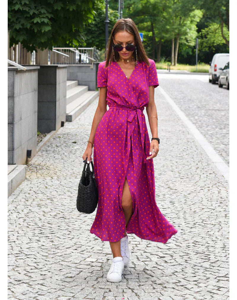 Julia - Rochie elegantă cu decolteu în V și croială care modelează silueta.