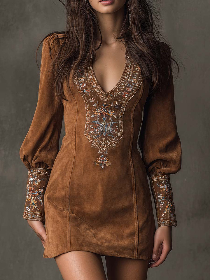 Amalia | Rochie mini vintage maro din suede cu decolteu în V și broderie