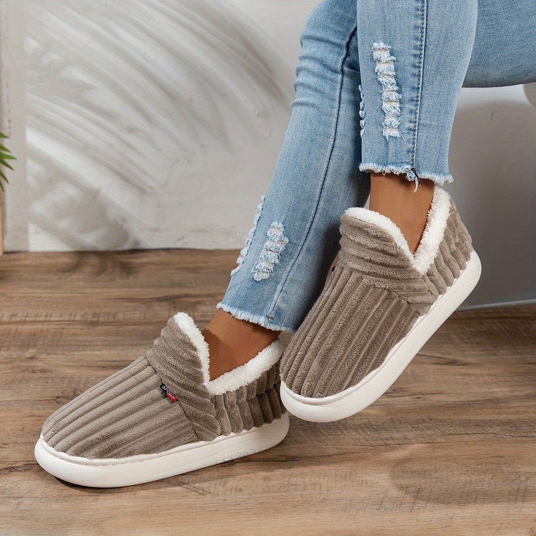 CozyStep – Papuci de casă pufoși