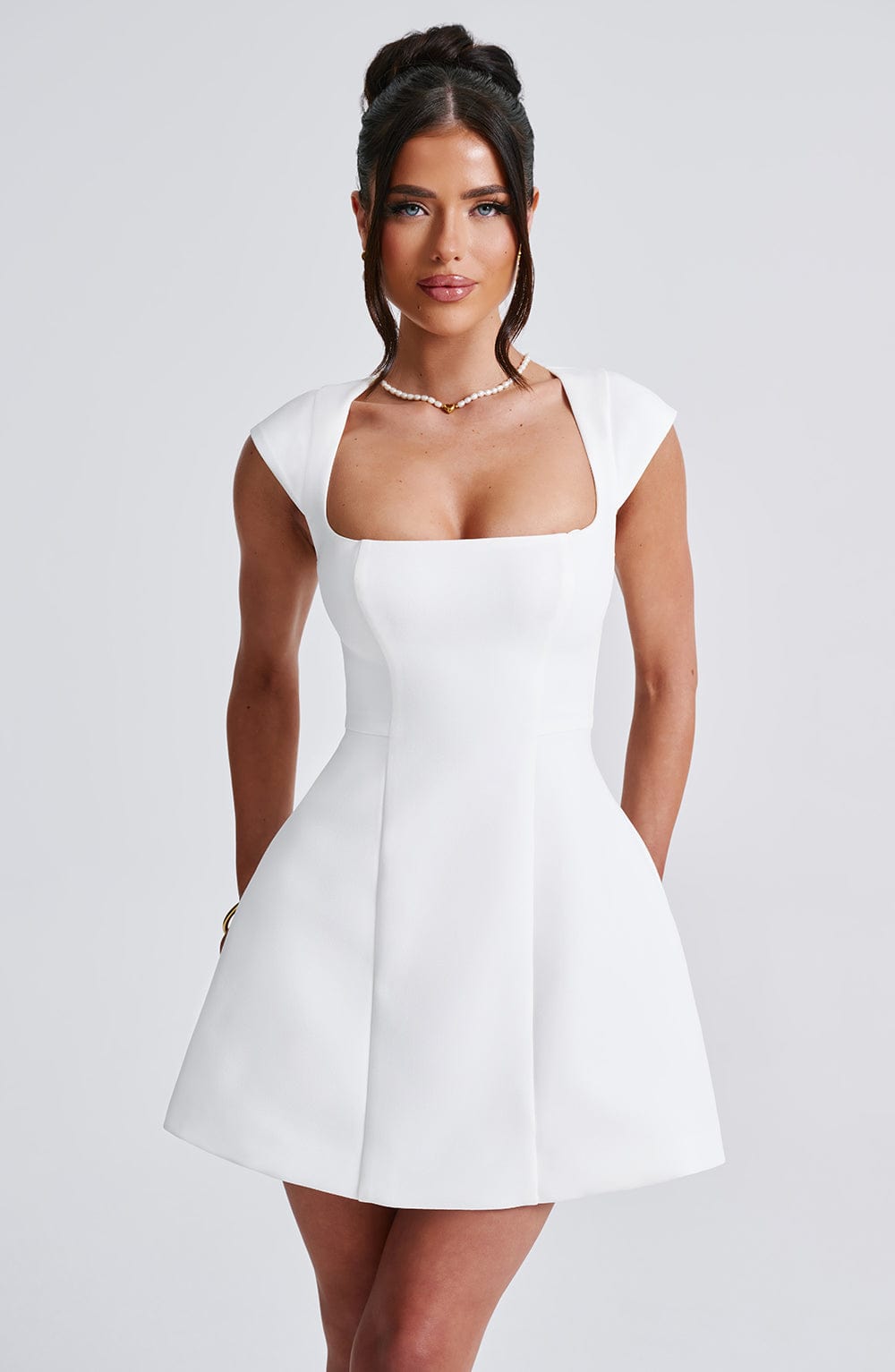 Avenel – Rochie Mini Elegantă de Damă cu Decolteu Pătrat