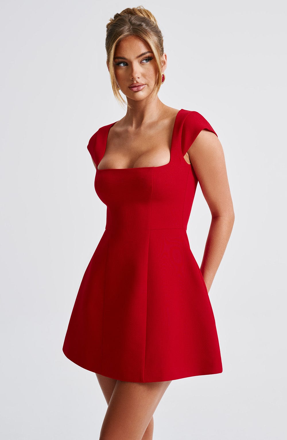 Avenel – Rochie Mini Elegantă de Damă cu Decolteu Pătrat